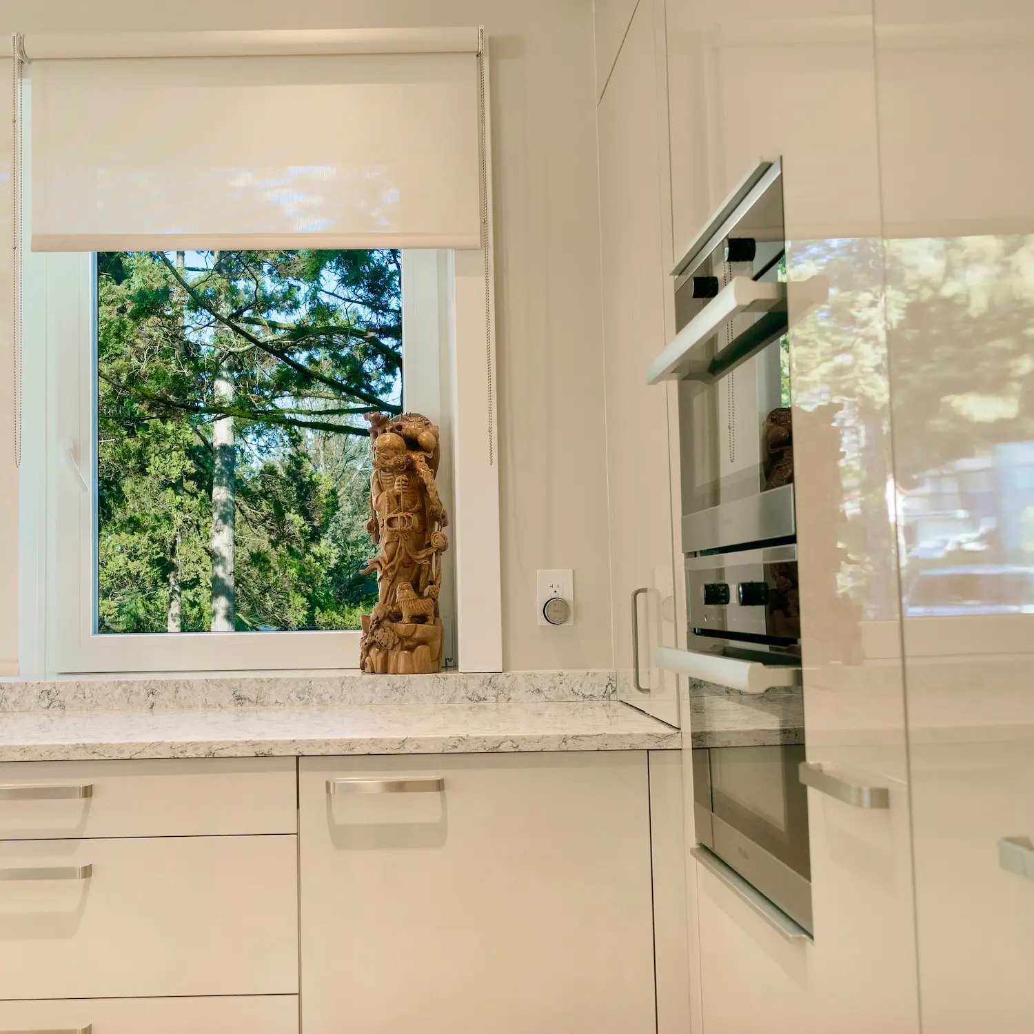 What are gloss kitchen cabinets?
